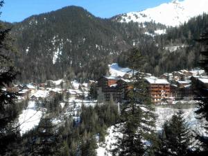 a resort in the middle of a snow covered mountain at Appartement Valfréjus, 2 pièces, 4 personnes - FR-1-561-6 in Valfréjus