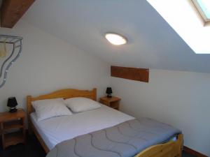 Postel nebo postele na pokoji v ubytování Appartement Valfréjus, 4 pièces, 8 personnes - FR-1-561-27