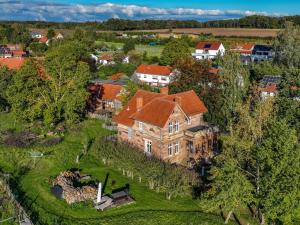 an aerial view of a large house with a yard at Villa Krafft Bed&Breakfast in Waake