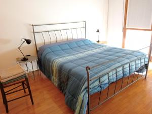 A bed or beds in a room at Casa Sud vicino a fiera e Pordenone centro