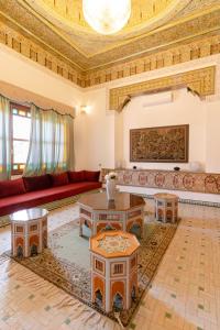 Uma área de estar em Nomadz Palace