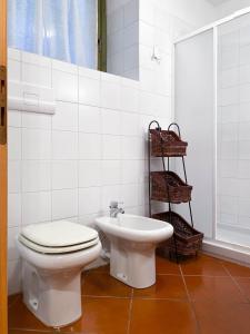 Een badkamer bij Qui e Ora House +16 foto's