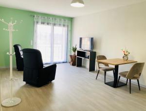 a living room with a table and chairs at Résidence Services Séniors in Montignac