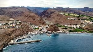an aerial view of a town on a mountain at Amaoré, paz, hogar y playa in Alajeró