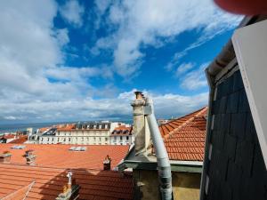 una vista desde el techo de un edificio en Biarritz centre - Halles - Rue Victor Hugo, en Biarritz