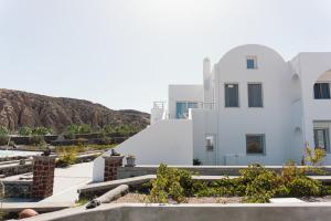 a view from the roof of a building at Villas Scirocco in Fira