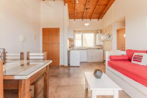 a living room with a red couch and a table at Beautiful Apartment Downtown, Amazing Lake Views JF1 by Apartments Bariloche in San Carlos de Bariloche