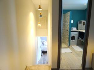 a hallway leading to a bedroom with a washing machine at Abri Cotier in Hautot-sur-Mer