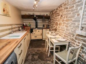 Ett kök eller pentry på Castle Cottage