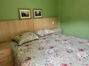 a bed in a bedroom with two pillows on it at Piemonte Flat Hotel in Serra Negra