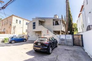 T7 Valley Village Privacy Lux t7
