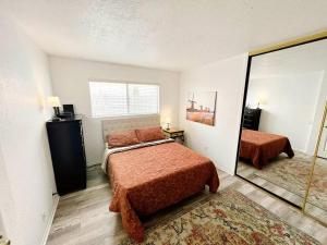 T7 Valley Village Privacy Lux t7