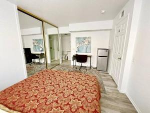 T7 Valley Village Privacy Lux t7
