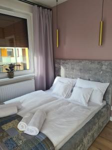 Кровать или кровати в номере Apartamenty z widokiem na Śnieżkę