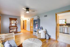 Fotografie z fotogalerie ubytování Charming Arnold Home with Patio and Chicken Coop! v destinaci Arnold