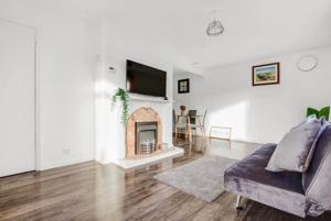 Seating area sa Sunny 3 Bedroom House in Vibrant Brighton with PARKING & FAST INTERNET
