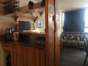 a kitchen with a counter with a tv and a couch at Appartement Les Arcs 1800, 2 pièces, 5 personnes - FR-1-346-502 in Arc 1800