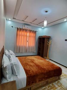 a bedroom with a large bed in a room at Residence Adnan luxury Appartments in Ouarzazate