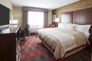 מיטה או מיטות בחדר ב-GrandStay Hotel and Suites - Tea/Sioux Falls