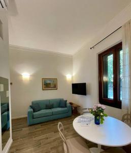 TV i/ili multimedijalni sistem u objektu Le case di Cate e Max - Sole +15 fotografija