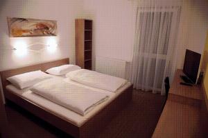 Postel nebo postele na pokoji v ubytování Fair-Price-Hotel