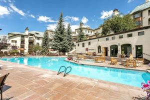 a pool at a hotel with benches and tables at Charter at Beaver Creek E125 studio in Beaver Creek