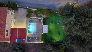 Φωτογραφία από το άλμπουμ του Villa Alex with private pool and jacuzzi στις Πρινές +36 φωτογραφίες