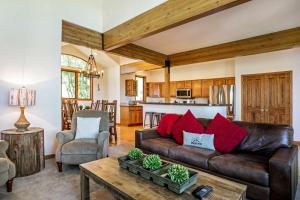 Η κουζίνα ή μικρή κουζίνα στο Eagle Drive 925E