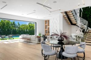 T7 Hollywood Sign View Manor Lux t7