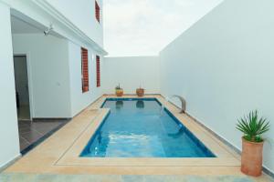 a swimming pool in the middle of a house at Chez Reda in Asilah