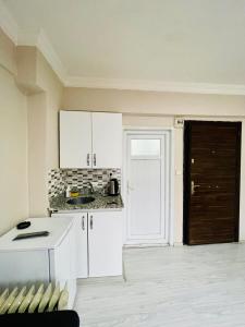 A kitchen or kitchenette at Apart 71