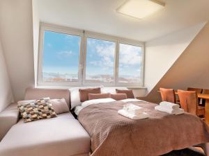 Posteľ alebo postele v izbe v ubytovaní SKY9 Penthouse Apartments