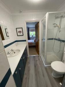 a bathroom with a shower and a sink and a toilet at Kew Gardens Village in Kew