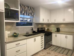 Η κουζίνα ή μικρή κουζίνα στο Private 3BR Tropical Paradise near Oistins