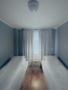 Letto o letti in una camera di Gamli Skólinn Húsavík