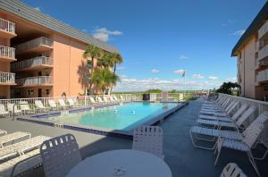 المسبح في Fully Updated, Ground Floor, Poolside With Great Ocean View - Unit 49! أو بالجوار