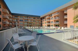 المسبح في Fully Updated, Ground Floor, Poolside With Great Ocean View - Unit 49! أو بالجوار