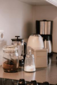 Set per la preparazione di tè e caffè presso Gamli Skólinn Húsavík