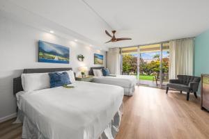 a hotel room with two beds and a window at Eldorado L102 in Kahana