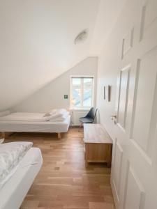 Letto o letti in una camera di Gamli Skólinn Húsavík