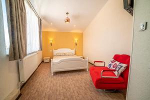 En eller flere senge i et værelse på Pensiunea Sky