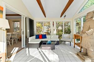 O zonă de relaxare la Bike trail, Tennis Court, Surrounded by nature