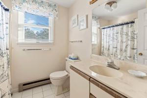 O baie la Bike trail, Tennis Court, Surrounded by nature +46 fotografii