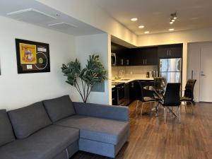 LUXURY APARTMENT IN HOLLYWOOD