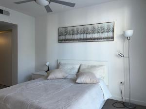 LUXURY APARTMENT IN HOLLYWOOD
