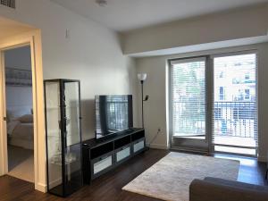 LUXURY APARTMENT IN HOLLYWOOD