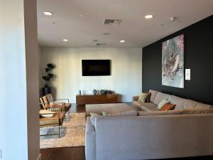 a living room with a couch and a tv at LUXURY APARTMENT IN HOLLYWOOD in Los Angeles
