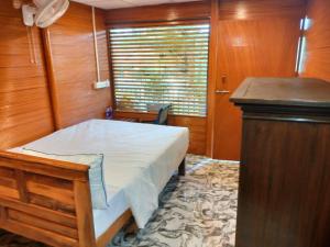 a small bedroom with a bed and a counter at orange sky beach bungalow in Agonda