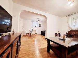 Μια τηλεόραση ή/και κέντρο ψυχαγωγίας στο Melody apartment