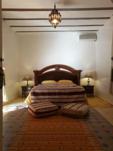 Tempat tidur dalam kamar di Chez Kossai Atlas Farm